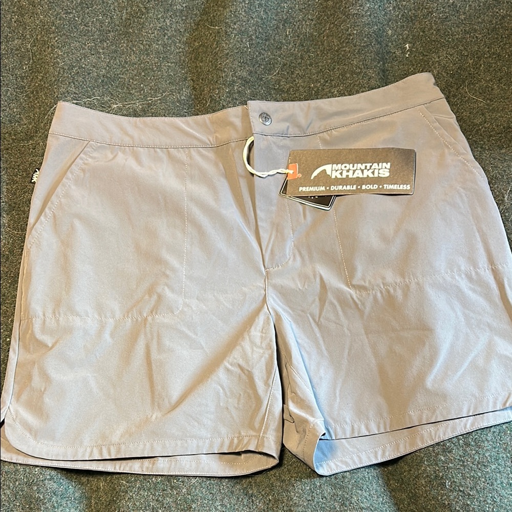 NWT Mountain Khakis Women's Trail Shorts Classic Fit, size 14 color: Gunmetal